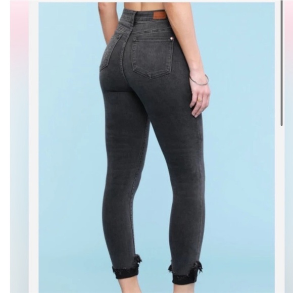 Judy Blue Skinny Fit Charcoal Destroyed Hem Jeans size 27 - Picture 2 of 12